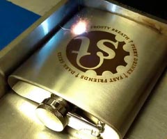 grabado láser petaca ventajas