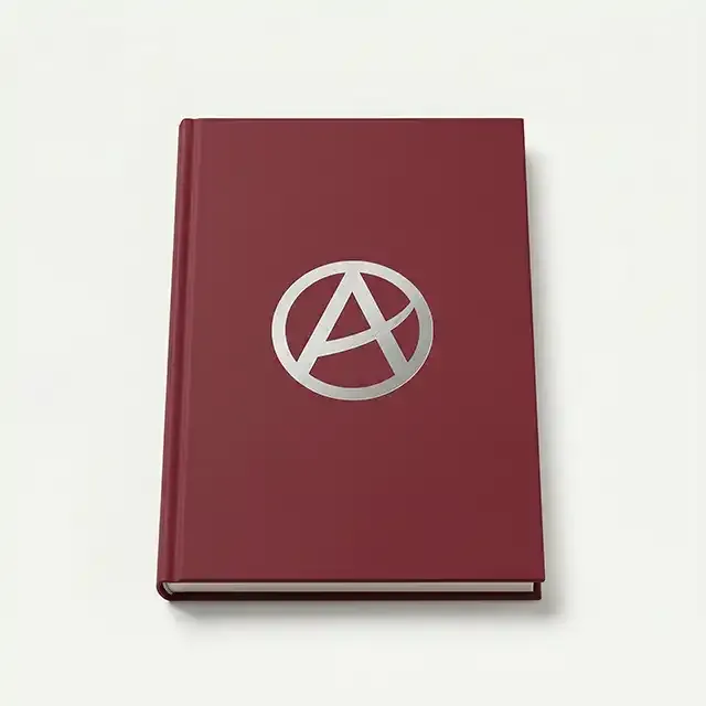 Libreta ejecutiva A5 de tapa dura cosida en color granate mate con logotipo abstracto estampado en hot-stamping plateado.