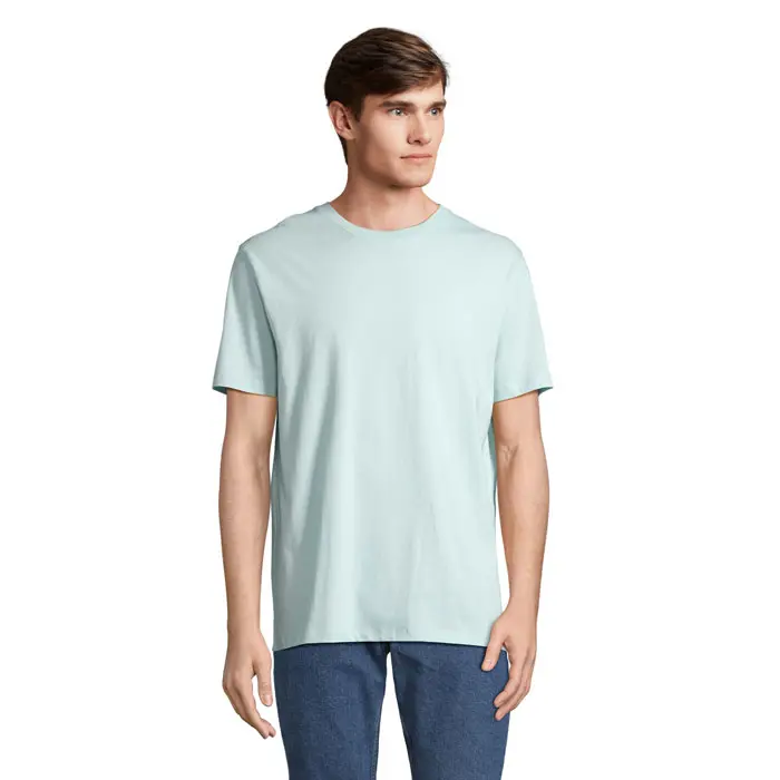 Camiseta básica de algodón azul claro de manga corta para hombre.