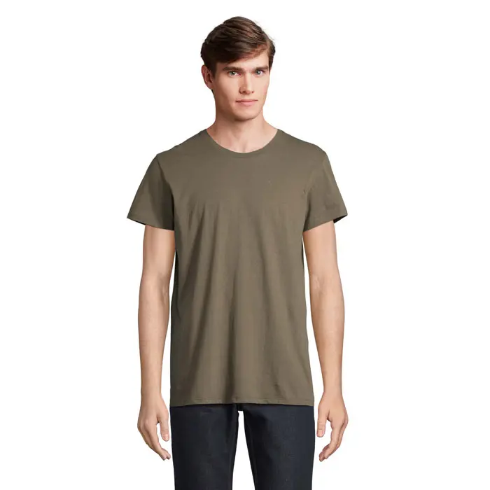 Camiseta básica de algodón verde oliva de manga corta para hombre.