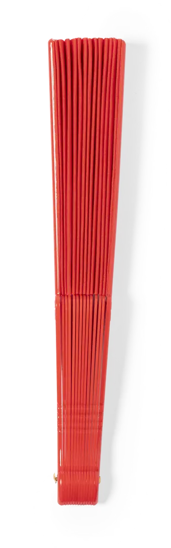 Abanico plegable de varillas rojas.