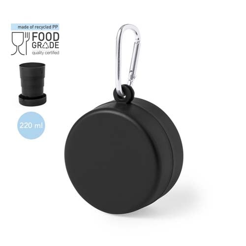 Vaso plegable negro de 220 ml con mosquetón, fabricado en polipropileno reciclado.
