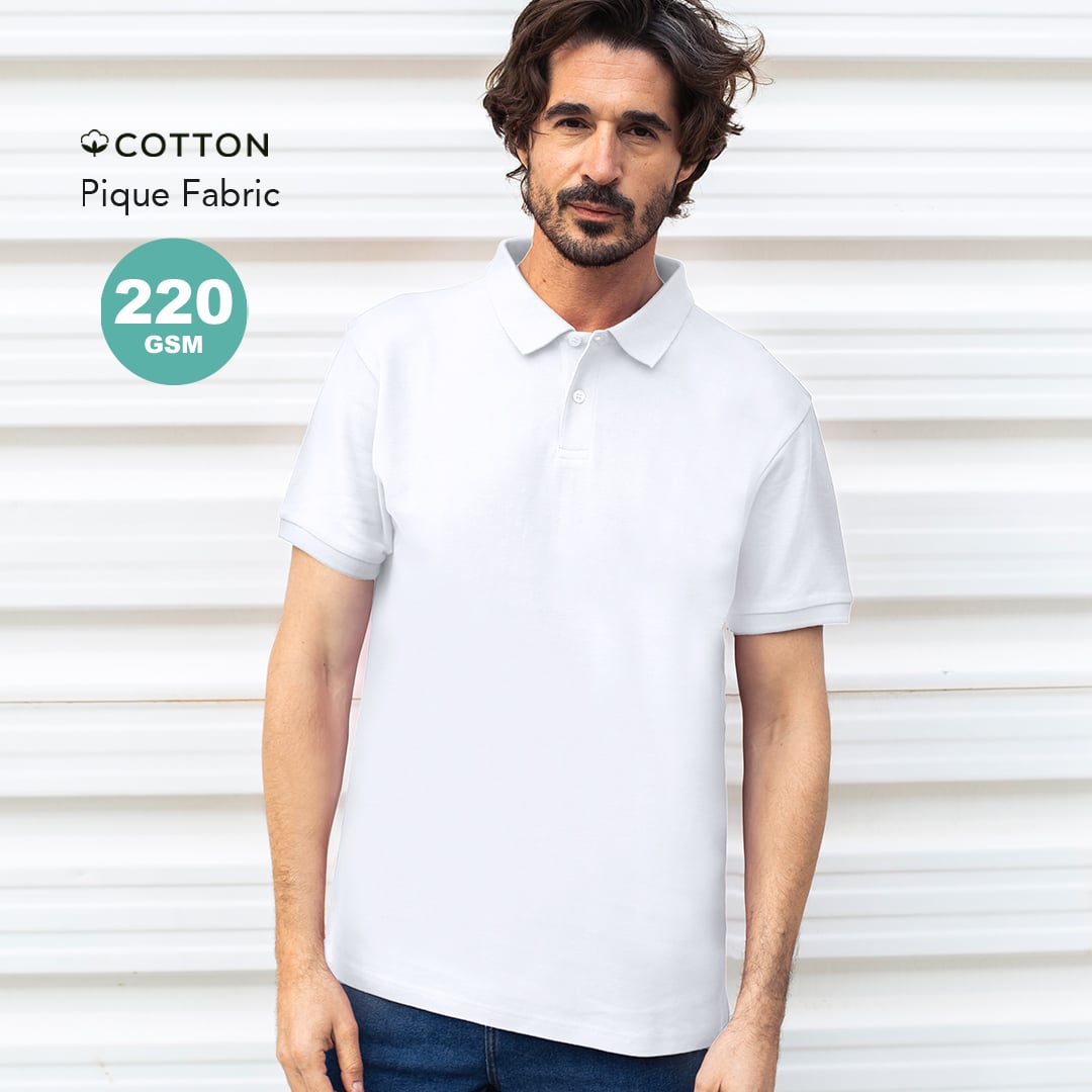 Polo blanco de algodón pique para hombre con cuello y manga corta.