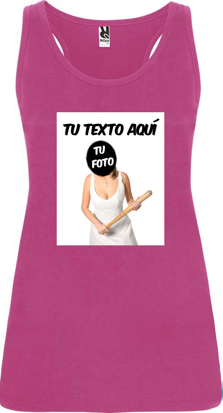 Camiseta de tirantes rosa Roly con diseño personalizable de mujer con rodillo de cocina.