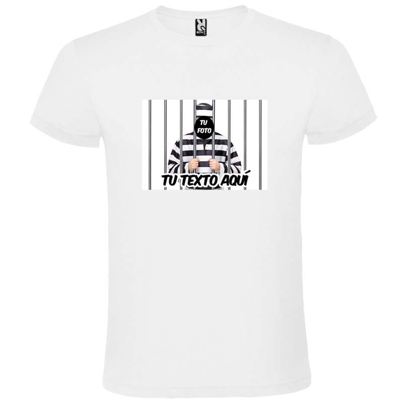 Camiseta blanca de algodón con diseño personalizable de preso tras rejas y texto.