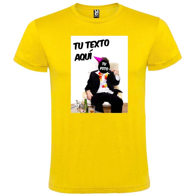 Camiseta amarilla de algodón con diseño personalizable de persona con gorro de fiesta y texto en negro.