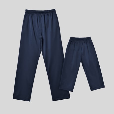Pantalones deportivos azul marino de talla adulta e infantil con cintura elástica.