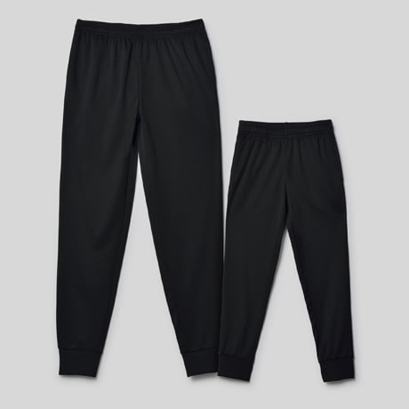 Pantalones deportivos negros de tejido suave con cintura y tobillos elásticos en dos tallas.