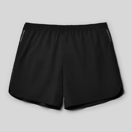 Pantalones cortos deportivos negros con cintura elástica y detalles reflectantes.