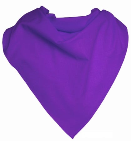 Pañuelo triangular de tela morada.