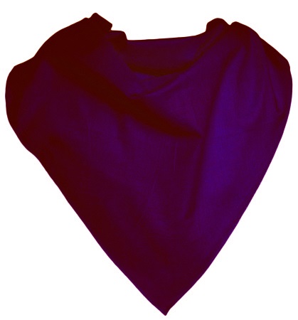 Pañuelo triangular de tela morada.
